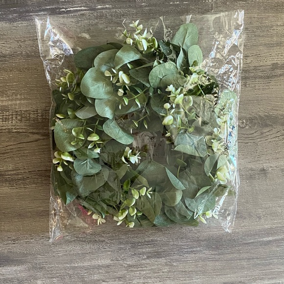 Artificial Eucalyptus Wreath decor - Picture 4 of 6